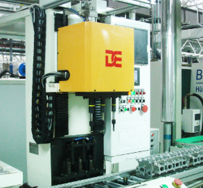 3轴缸盖水堵拧紧机图3