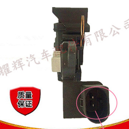 适用于宝马3系5系 04-12年宝马汽车发电机调节器 稳压器 云意原装图2