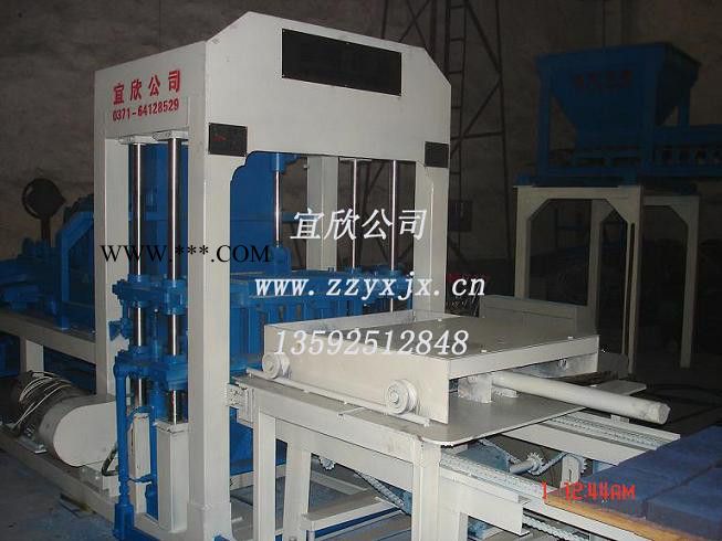 【畅销产品】郑州欣宜4-15路面方砖砖机 四方**形砖制砖机 四方飞轮形彩砖机设备图6