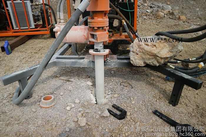 山地钻机配套活塞空压机    柴油动力山地钻机图4