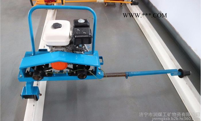 一拖二内燃软轴高频捣固机 产品 一拖二内燃软轴高频捣固机 采用活塞缓冲减震和机体弹性减震设计，有效降低操作的劳动强度图8