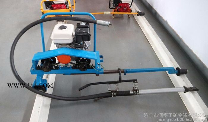 一拖二内燃软轴高频捣固机 产品 一拖二内燃软轴高频捣固机 采用活塞缓冲减震和机体弹性减震设计，有效降低操作的劳动强度图7