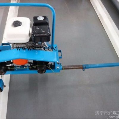 一拖二内燃软轴高频捣固机 产品 一拖二内燃软轴高频捣固机 采用活塞缓冲减震和机体弹性减震设计，有效降低操作的劳动强度