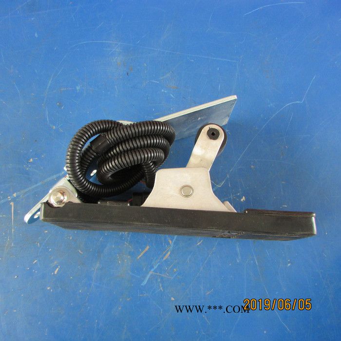 **供应徐工LW800K装载机配件819947830-351478油门踏板图4