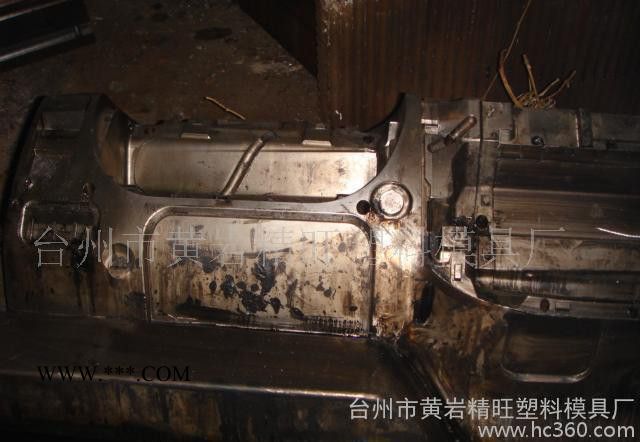 汽车仪表台模具图2