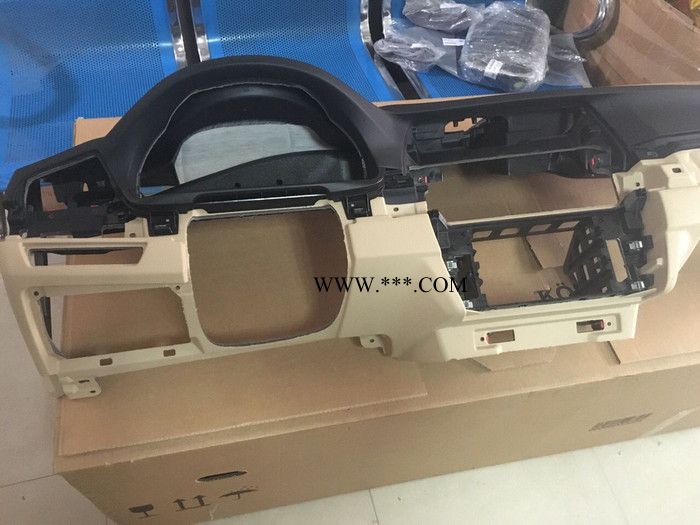 宝马汽车仪表台图2