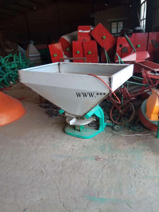 轴连接打药机 四轮传动轴施肥器 四轮传动轴施肥器轴连接打药机 四轮传动轴施肥器 不锈钢洒肥机 自动搅拌撒肥机图5