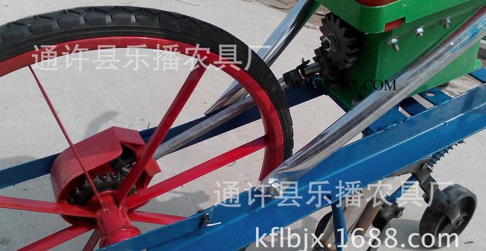 四仓传动轴型多功能点播机图2