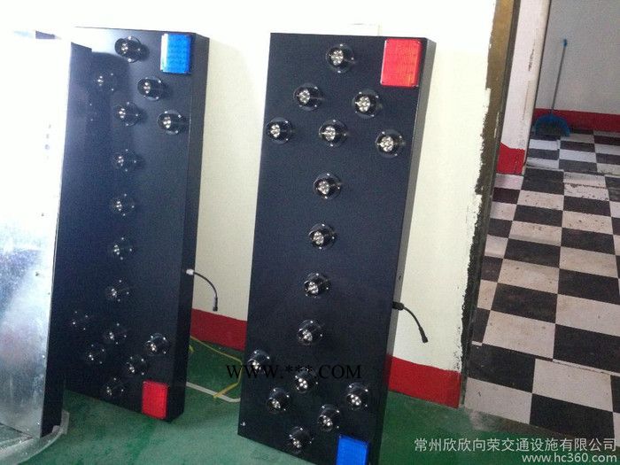 太阳能施工导向灯，太阳能施工牌灯，太阳能牌灯，太阳能爆闪灯，太阳能施工方向灯，太阳能转向灯图3