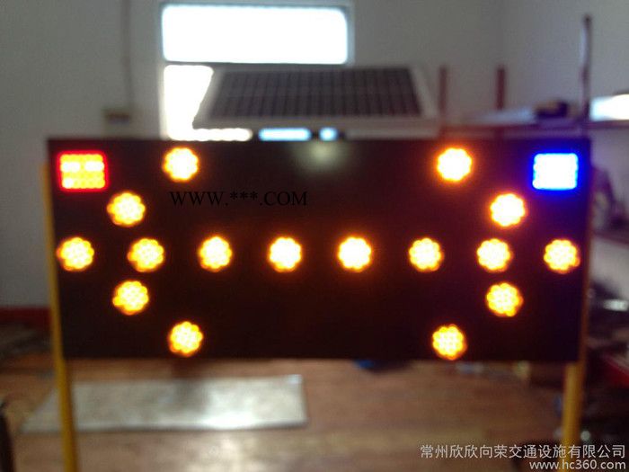 太阳能施工导向灯，太阳能施工牌灯，太阳能牌灯，太阳能爆闪灯，太阳能施工方向灯，太阳能转向灯图4