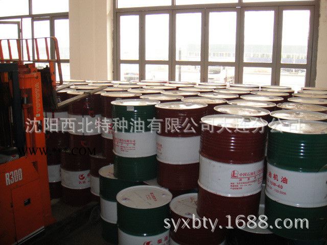 收购大连地区废机油,废桶,免费换机油/液压油  免费换机油 大连废机油 机油图3