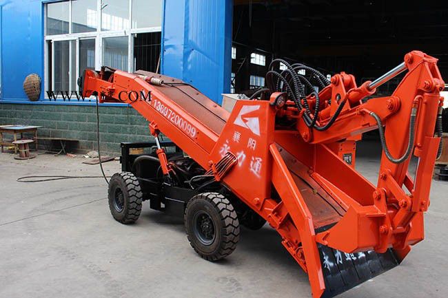 甘肃耙渣机散热器   兰州扒矿机油缸配件   永力通重工爬渣机价格图2