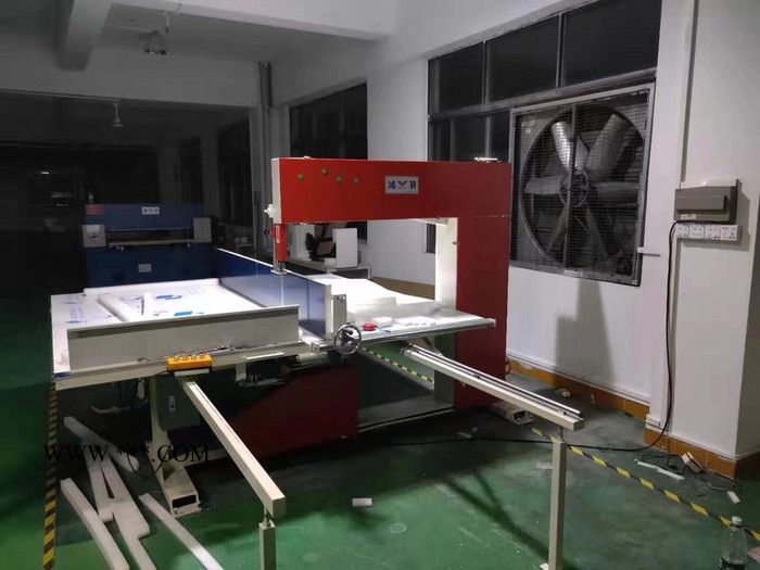鸿羽-兴宁数控立切机油压裁断机