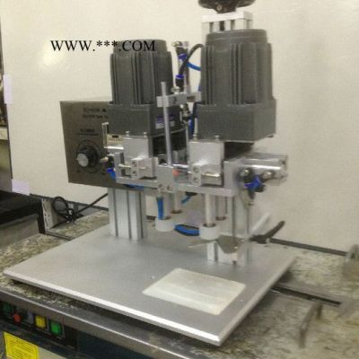 自动玻璃水塑料盖封盖机饮料瓶洗衣液洗洁精鸭嘴盖拧盖机