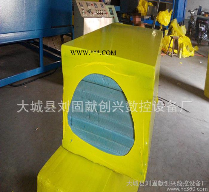 热收缩包装机低价 自动温控玻璃水pe膜热缩包装机 自动套膜封切机图片图2