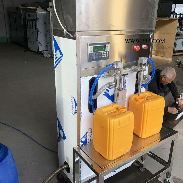 批发全自动液体玻璃水灌装设备厂家 价格郑州全自动双头1-5L车尿素灌装机河南 双头5-25L全自动液体  玻璃水灌装机厂图2