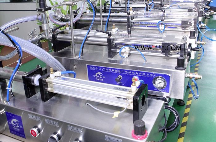 厂家出售 袋装灌装机 纯净水灌装机 玻璃水灌装机 全自动纯净水灌装机 高效手动灌装机图3