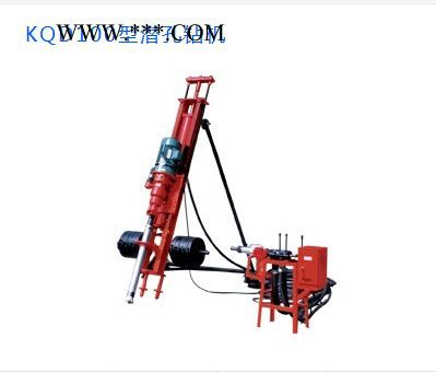 KQD100型潜孔钻机 ●高效节能的电动潜孔钻机 ·以电机为转动力，经济、高效、节能。 ·采用摆线针轮减速器，回转扭矩大图3