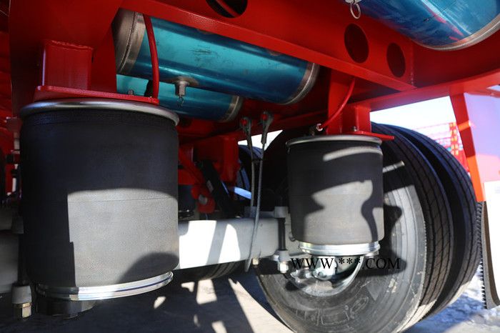 新国标栏板式半挂车 锣响60标箱 空气悬架 前桥提升图2