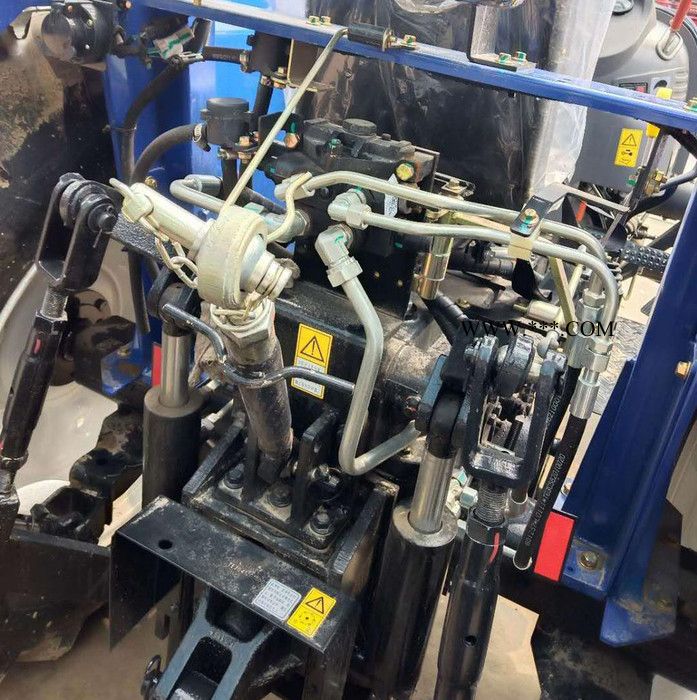 雷沃704农用四轮拖拉机 中型四驱果园耕整机 全新密封前桥高配大底盘拖拉机图7