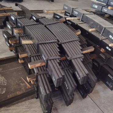 江西重卡汽车钢板100*25 *1600CA1120工程王后悬架弓子钢板弹簧总成图2