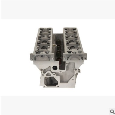 厂家直供适用于标致750 XANTIA 750 2.0L汽缸盖图2