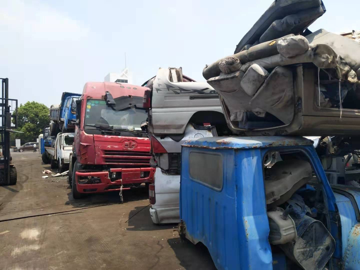 上海宝山区汽车配件回收多少钱一吨