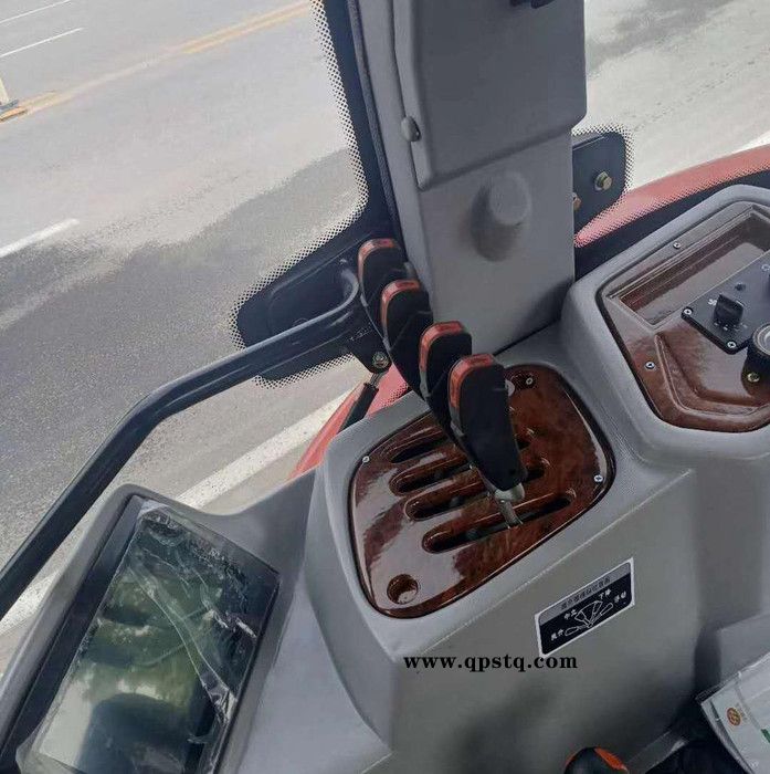 双力1804大型四轮拖拉机 加强优化齿轮变速箱,可选装进口鲁克双作用离合器图4