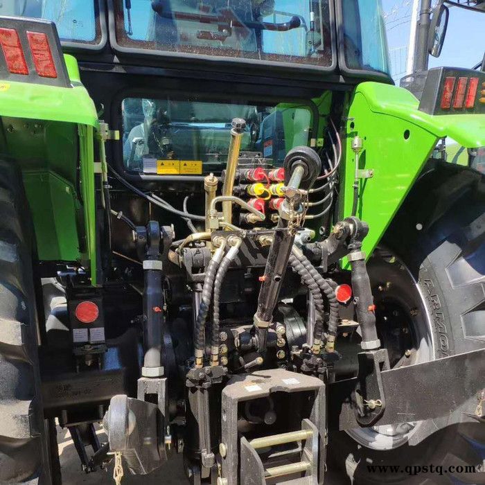 华夏1804补贴机型 节能耐用型轮式四驱拖全液压助力转向，双离合器，力、位综合调节，浮动控制式悬挂图2