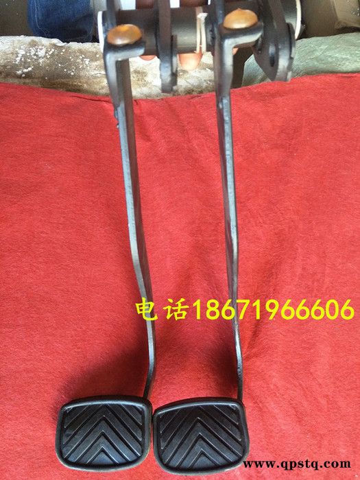 东风超龙风尚莲花楚风中通少林扬子江离合器踏板胶皮刹车踏板胶皮                东风客车配件公司：东图2