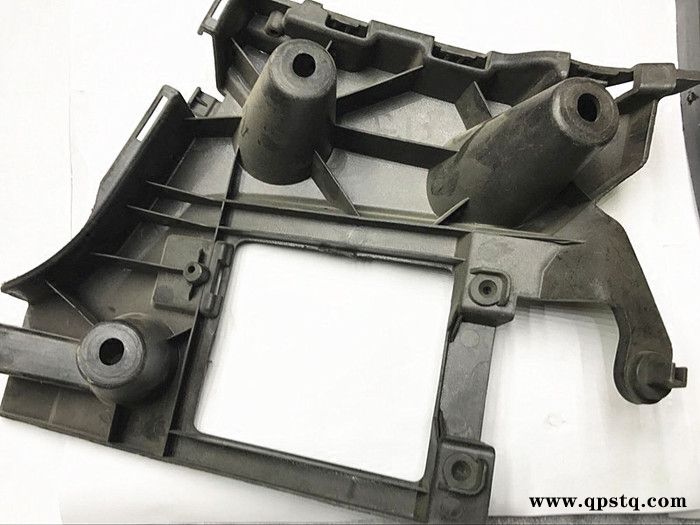 奥迪  新A6L C7 后杠支架 后杠导槽 后尾灯支架 后杠2侧支架图3