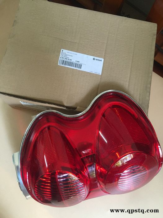 供应smart配件 原厂A451 820 02 64 汽车尾灯右 斯玛特尾灯图3