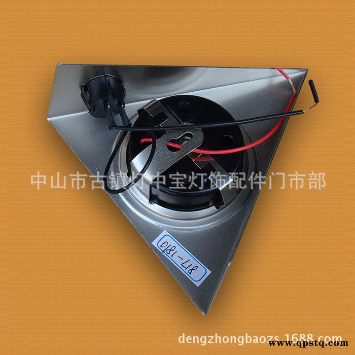 产销:新款LED家私灯 酒柜灯 转角灯 暗装小灯 家具灯外壳套件图2