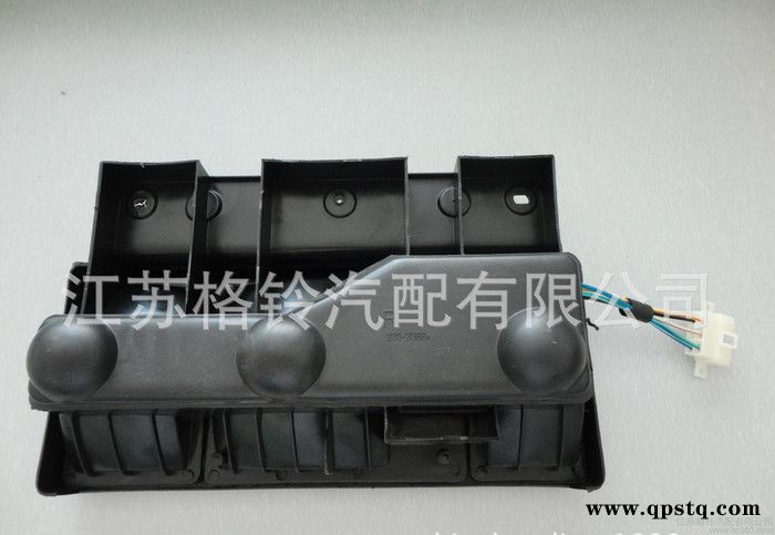 适用于五十铃NHR98、NKR、JMC系列 三色后尾灯 精图3