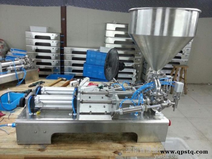 防冻液润滑油定量灌装机厂家 双头食用油自动灌装机图2