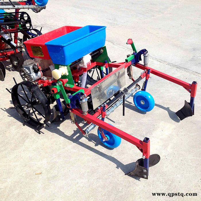 手扶车带喷药覆膜机 蔬菜播种覆膜机 镀膜覆盖机价格图5