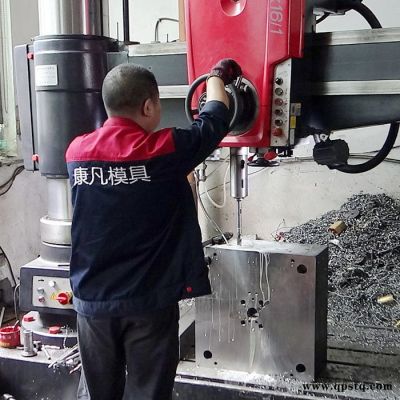 配注塑机塑胶桶模具，10升，16升20升油桶模具防冻液桶模具制造