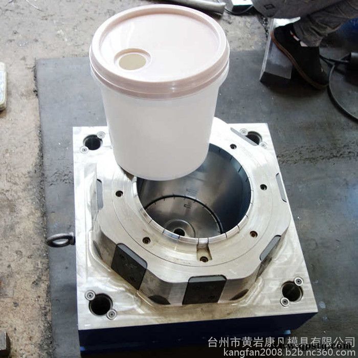供应台州黄岩注塑桶模具,10升塑料桶模具,油桶,防冻液桶模具图3