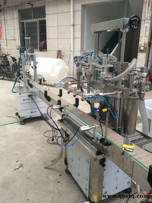 三湾机械w-0灌装机贴标机厂家直供全自动液体油类膏体灌装机防冻液润滑油灌灌装锁盖生产线充填机全自动贴标机双面圆瓶贴标机图4