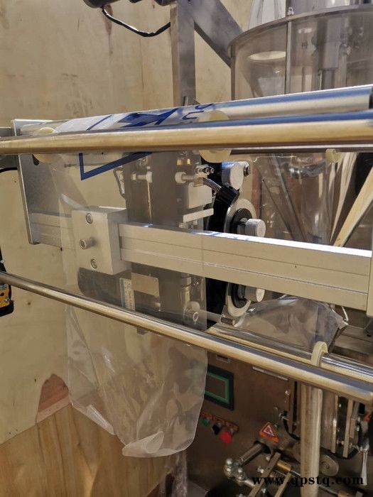 河南价格水果蔬菜清洗剂粉末三边封封口机 圆角袋粉末液体包装机 粉剂包装机郑州供应图4