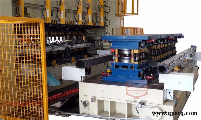 佑亿生产锂电池壳拉伸冲压自动化多台冲床连线机械手 不锈钢密封盖冲压机械手图2