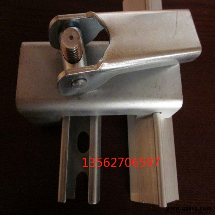 裙板压紧装置图1